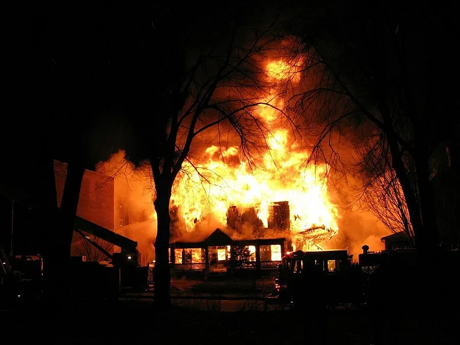 Мъж почина след пожар в Бургаско