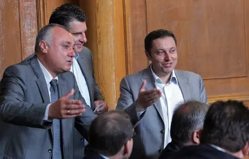 Отцепници дават парите си на СДС