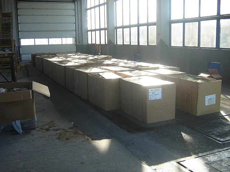 Шивачки крият 5 тона тютюн в склад с дрехи