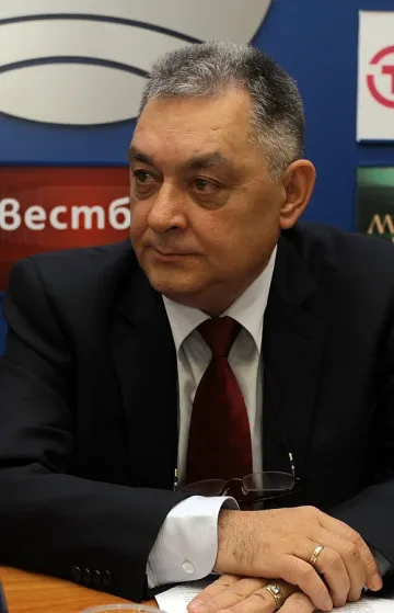 Искат оставката на Райчинов за обида