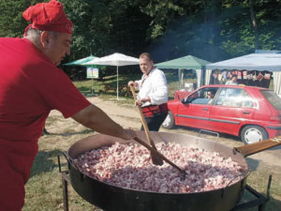 Ути готви шаран в тиган на три крака