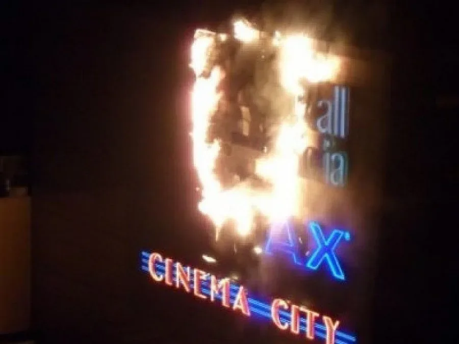 Скандал в мола след пожара