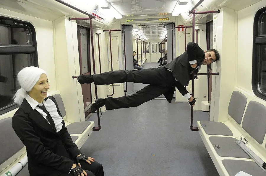 Танцьори превзеха метрото
