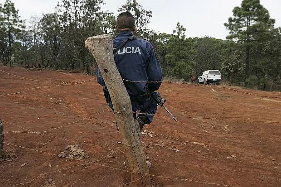 Войник удуши бременната си жена и се гръмна