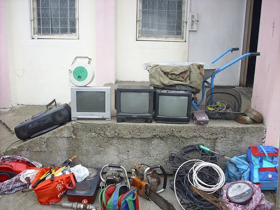 Апаш обра цяло село