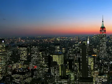 Ню Йорк устиска цял ден без насилие