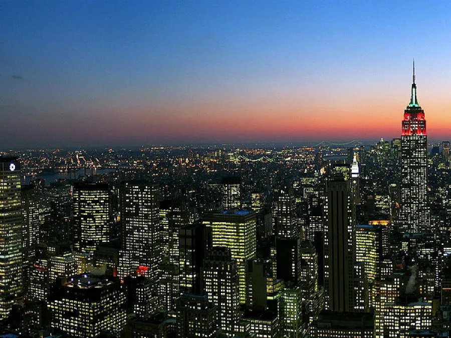 Ню Йорк устиска цял ден без насилие