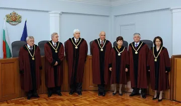 Професорки в битка за Конституционния съд    