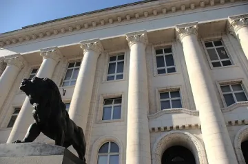 Куфар изпразни Съдебната палата