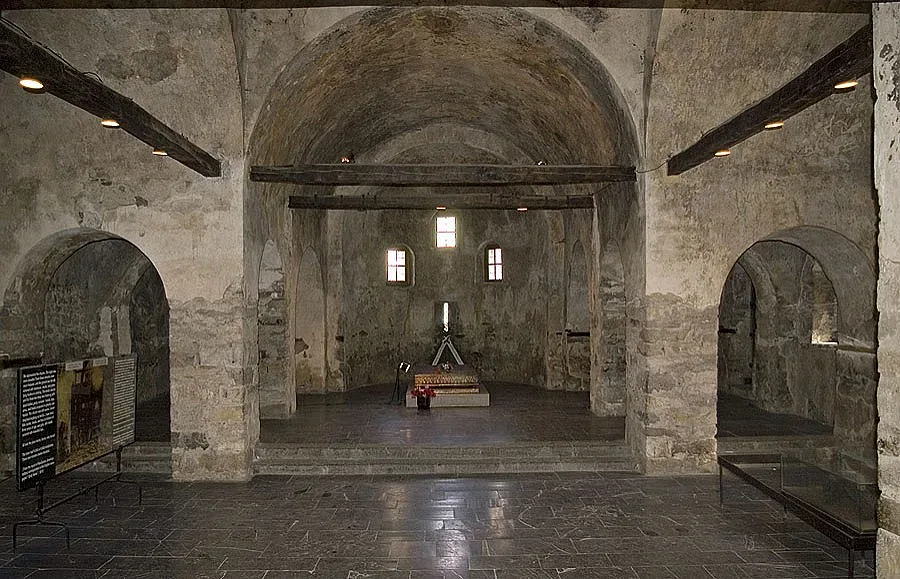 Костницата храм пак разцепи Батак