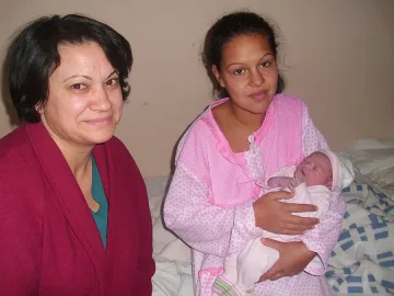 Седмокласничка роди здраво бебе