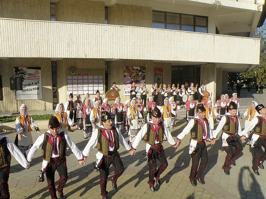 Скочиха за заплати с ръченица