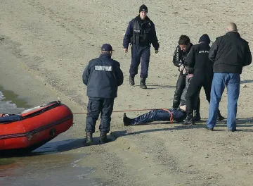 Ромео излетя с кола в морето (обновена)