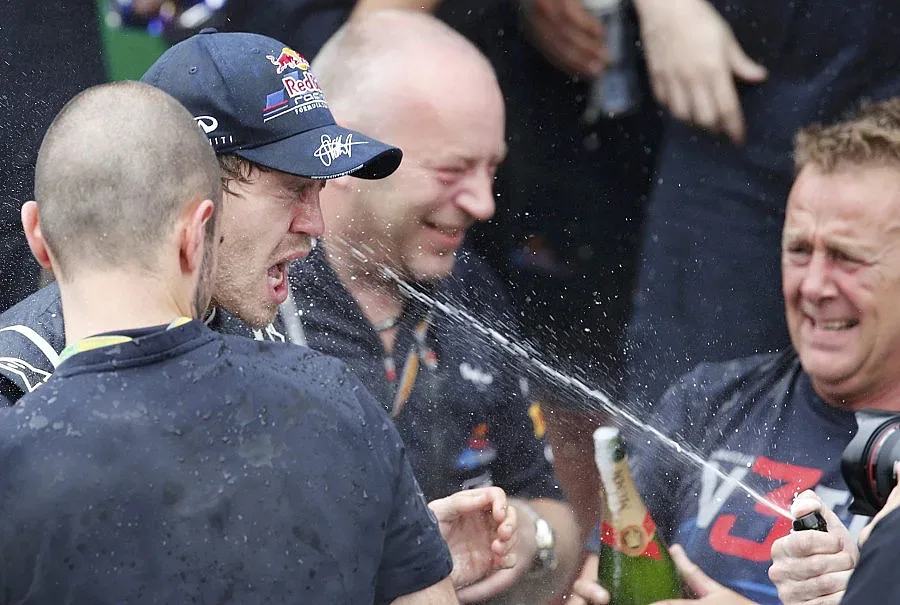 Фетел купонясва със 700 бразилки