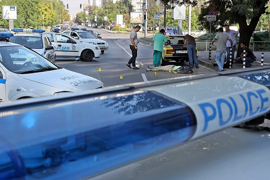 Апаш катастрофира с крадено БМВ