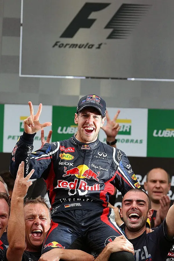 Меркел поздрави Фетел за титлата