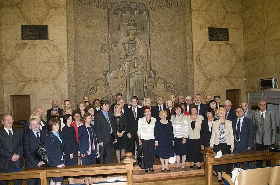 Магистрати искат достойна оценка