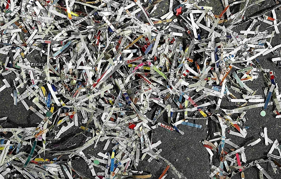 Секретни документи станаха на конфети