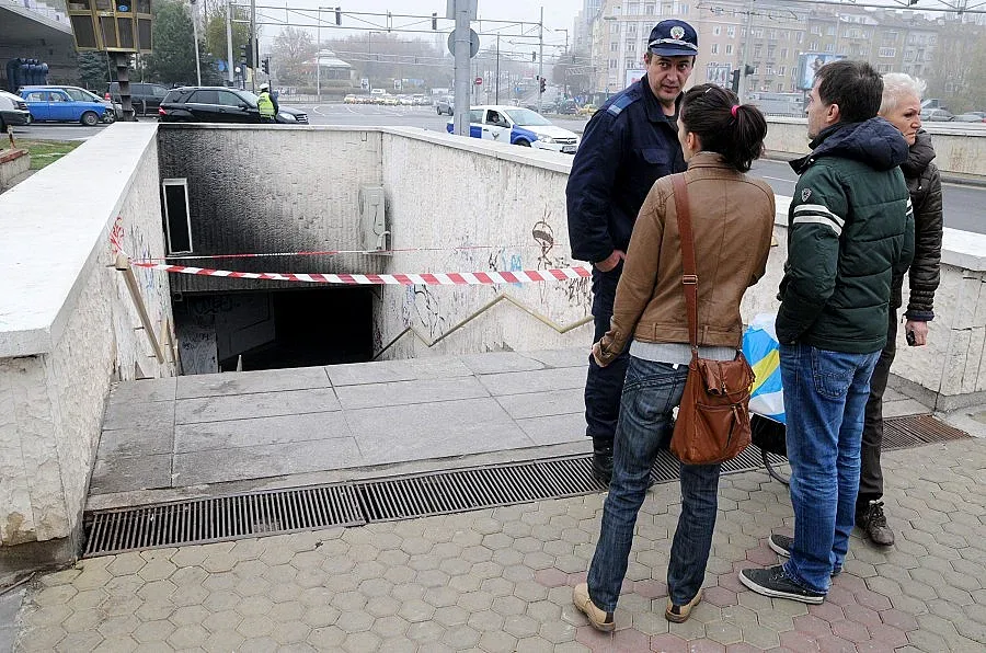 Пожар избухна в подлеза на НДК (обновена)