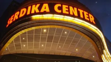 Бомбаджии подпукаха моловете