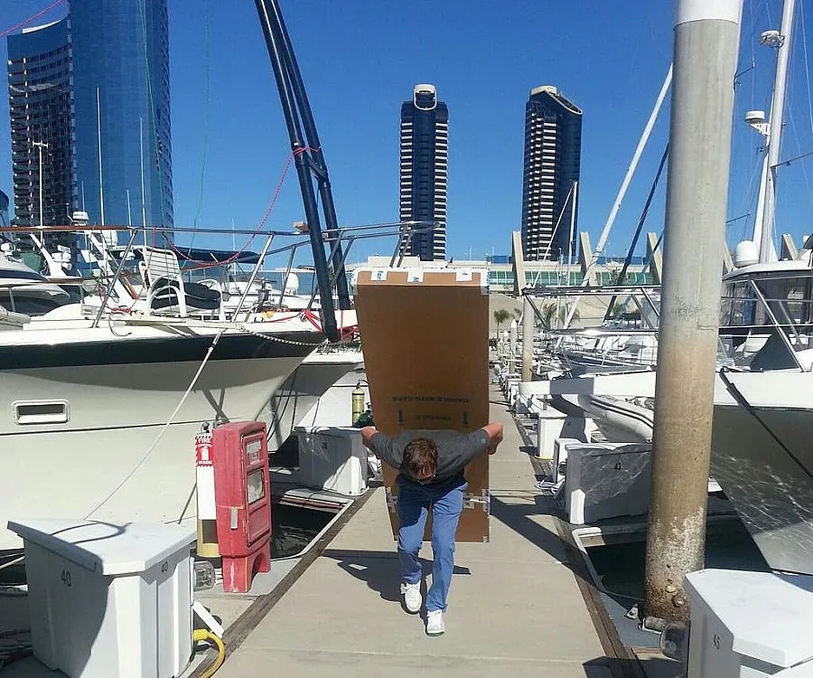 Боде Милър глези жена си на яхта