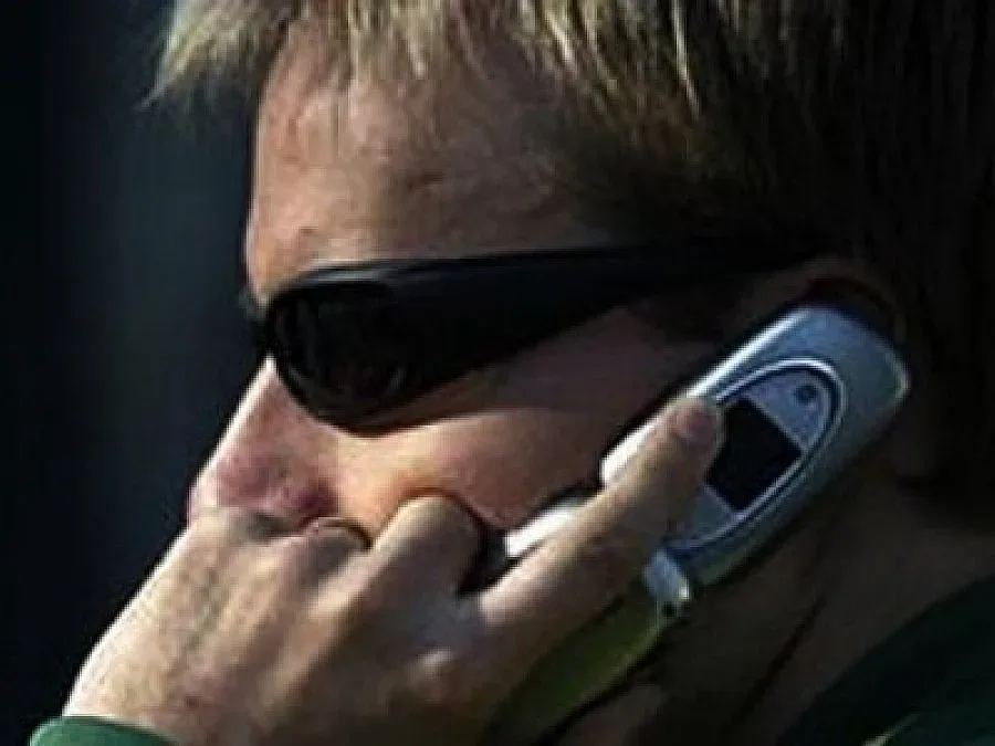 Плашат училище с бомба от изгубен телефон