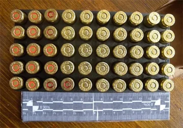 Удариха три частни оръжейни