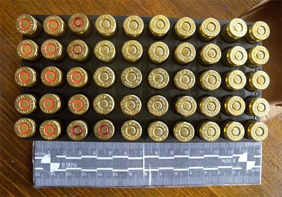 Удариха три частни оръжейни