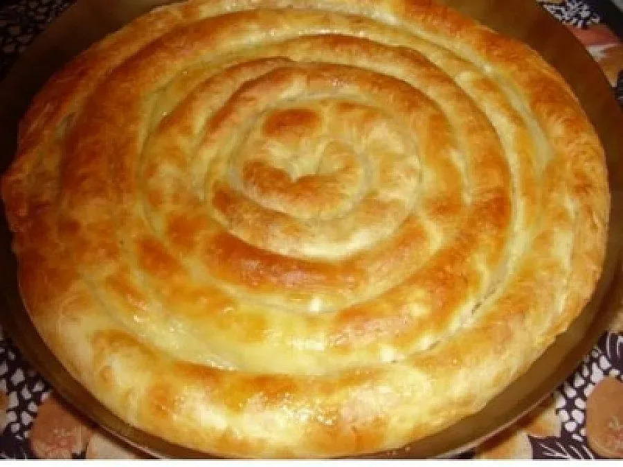 Гърци въртят коледни баници с БГ сирене