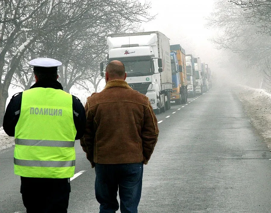 Опашка от ТИР-ове до Турция