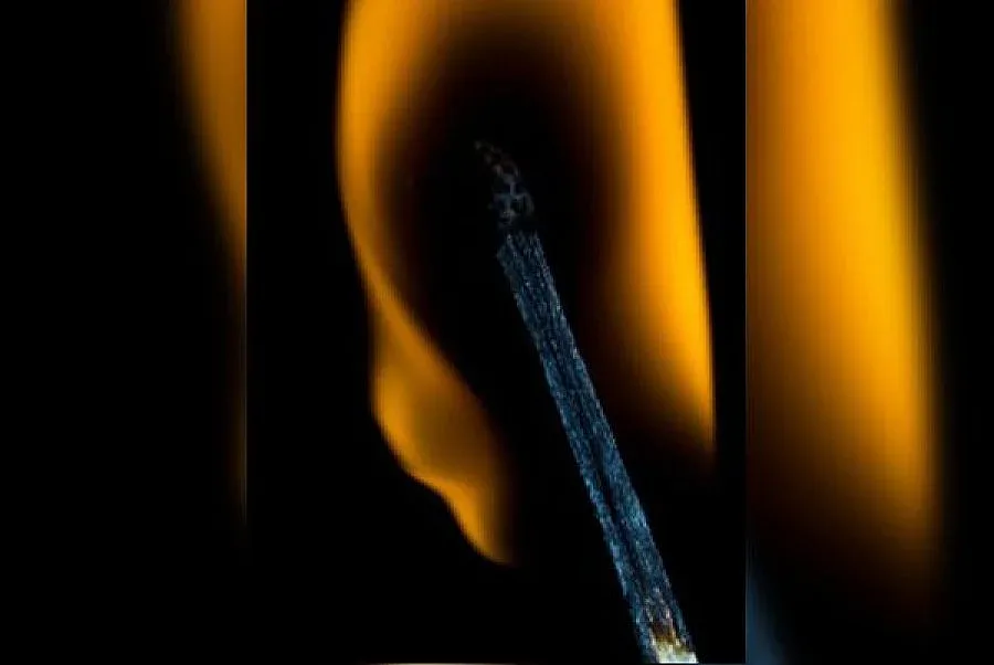 В Пернишко направо палят училищата