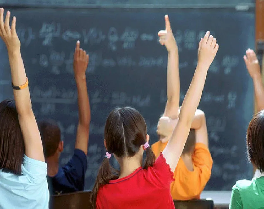 Неделя - учебен ден при сигнал за бомба