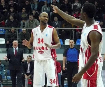 Везенков набива канчета в "Лукойл"