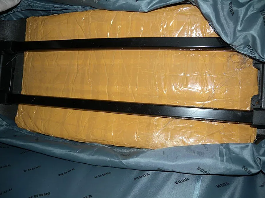 Задържаха българин, облепен с 1,4 кг кокаин