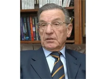 Син лъв сяда в  креслото на Марковска     