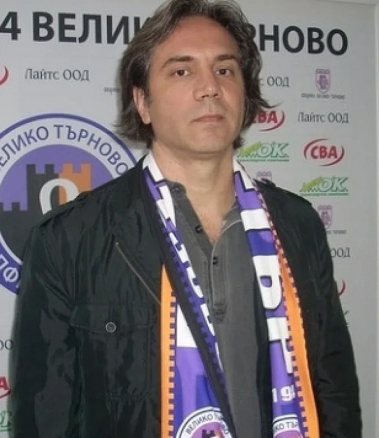 Гамени нападнаха треньора на "Етър"