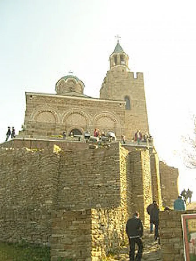 Студенти качват Царевец на 8.12