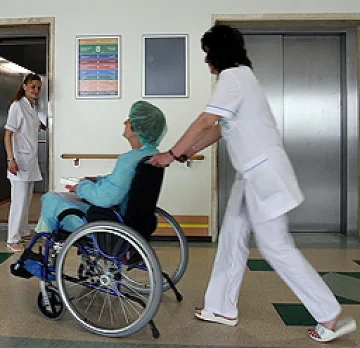 Наши медсестри глезят германски старчета