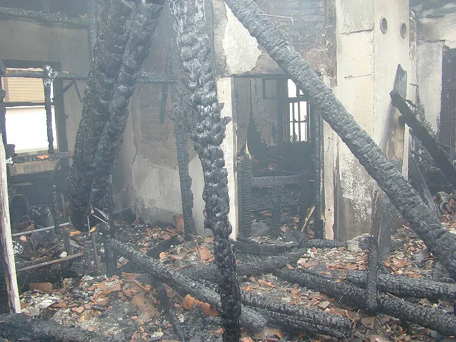 Нова мания: Палят къщи, вместо коли