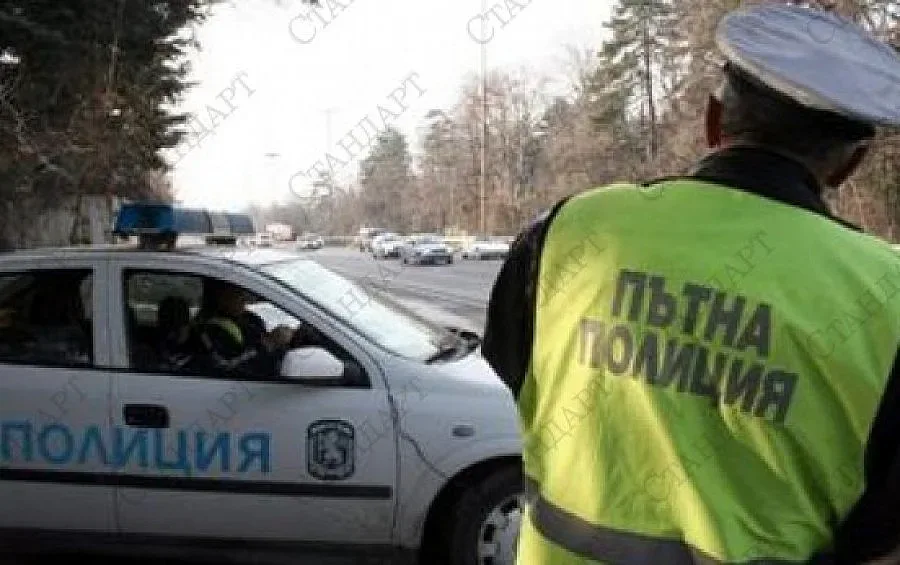 Шофьор изтърси майка си в движение