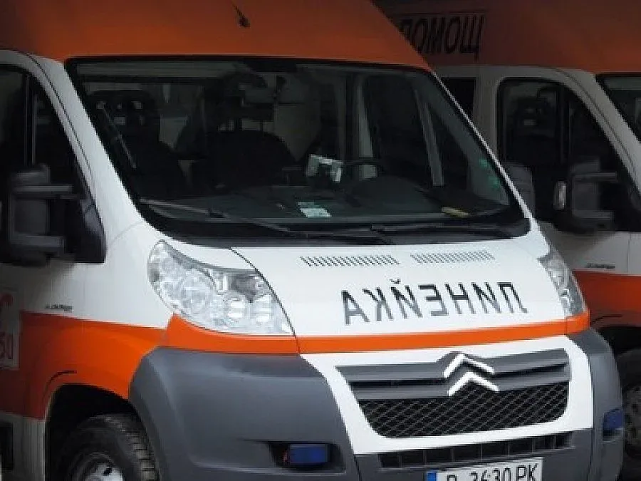 Четирима ранени при челен сблъсък 