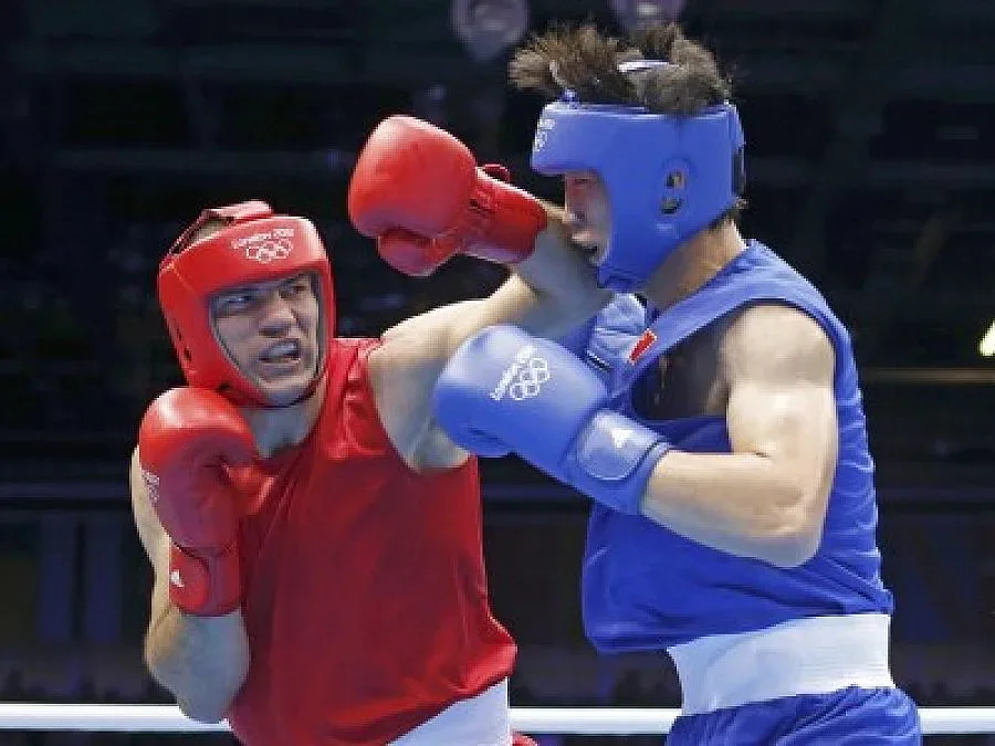 Тервел Пулев учи хлапета да се боксират