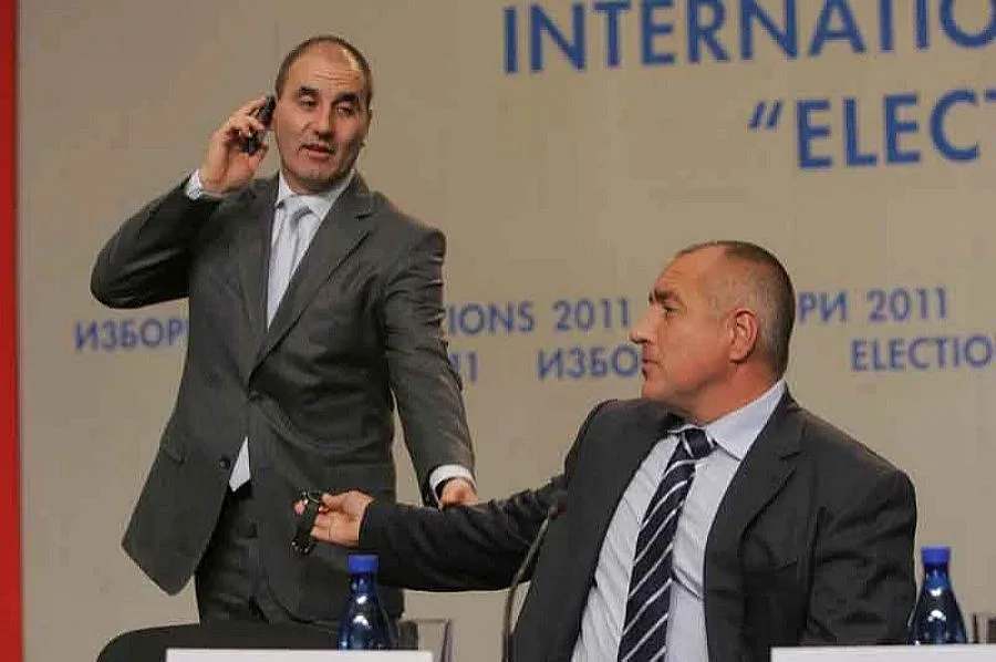 Наддават за часовник на Бойко