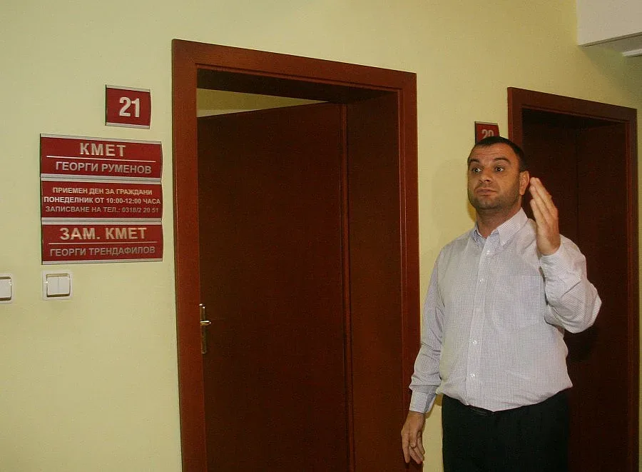 Червен линч за кмета беглец