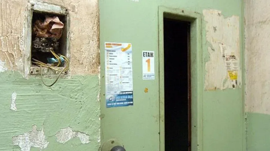 Викаме асаньорни техници на 112