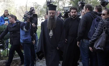 Държавата няма да играе Светия дух