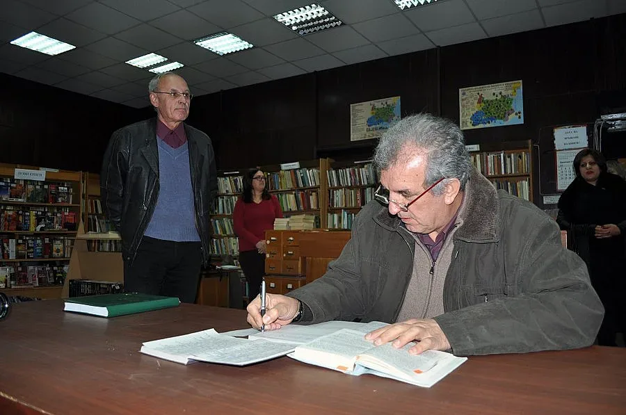 Депутат преписва Софроний