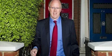 Дават $2 млн. обзщетение на шефа на Би Би Си