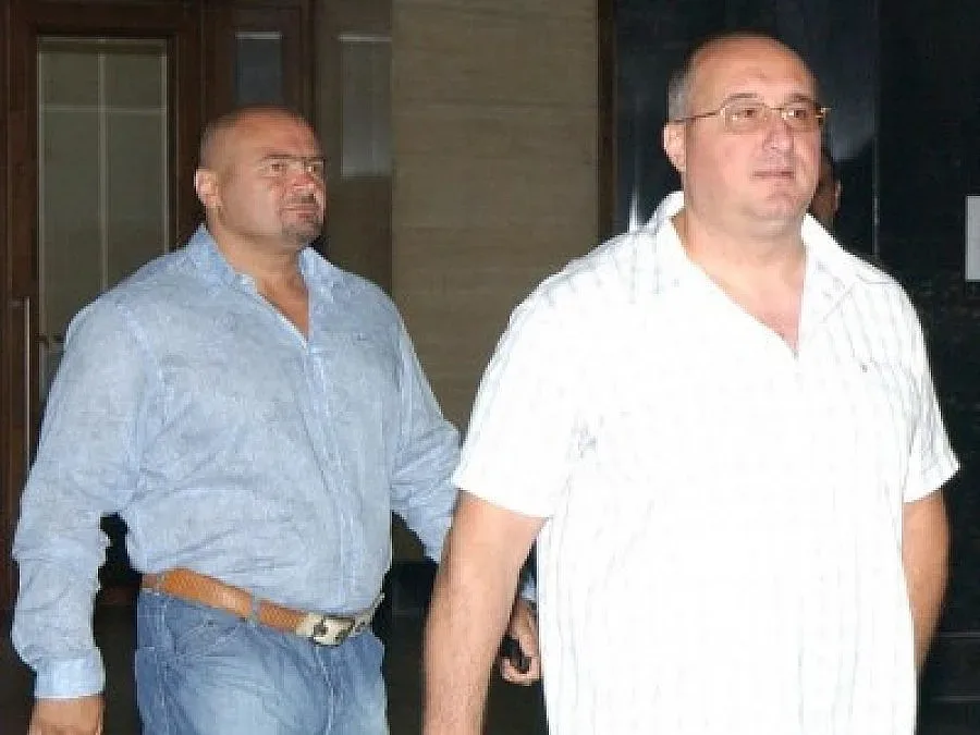 Търсят Галеви в бащината къща