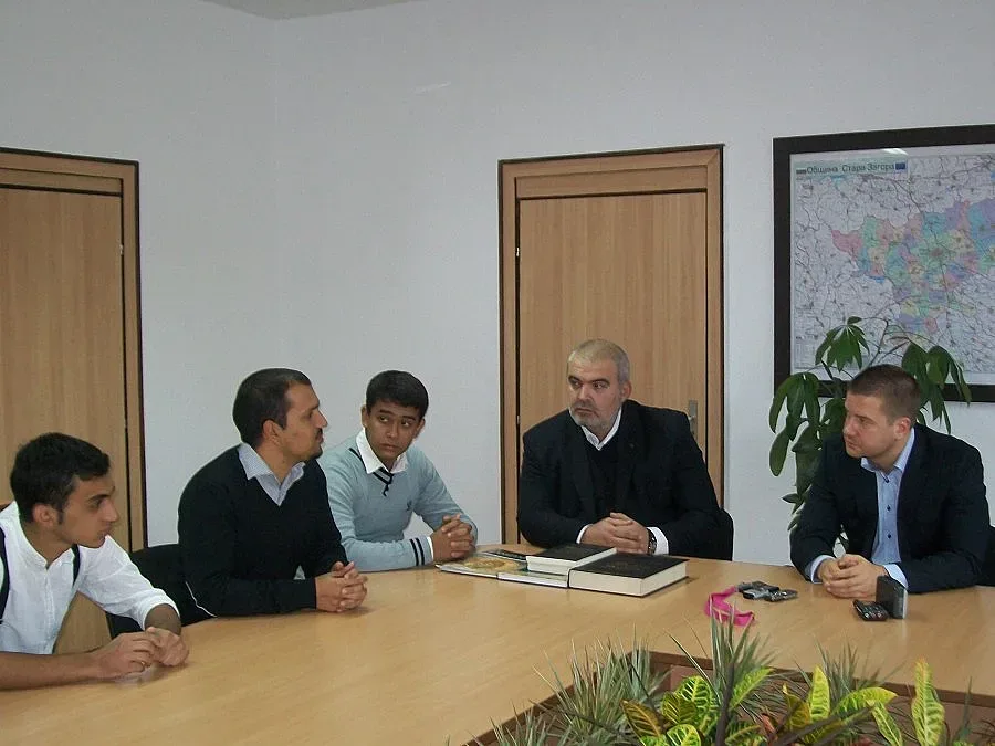 Ромите с химна стават съветници